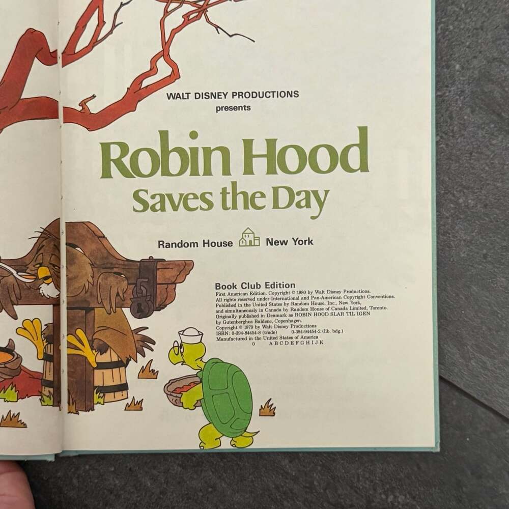 Disney's Wonderful World of Reading Books-Robin hood Saves The Day & Spins Gold - Picture 4 of 11